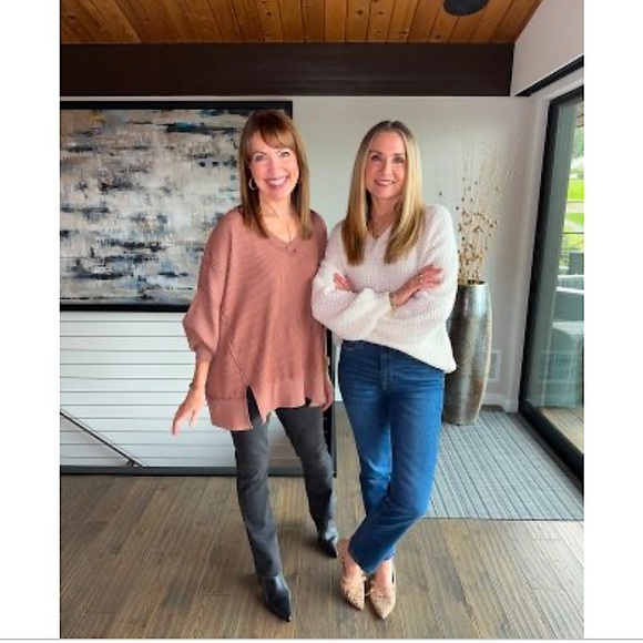 NWT SO Preppy Knit V-Neck Pullover Plush Sweater M - Picture 5 of 7